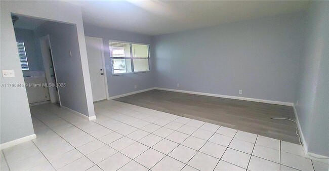 Foto del edificio - 250 Layne Blvd