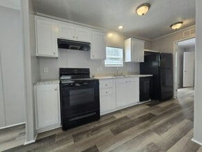 Building Photo - 18118 US-41