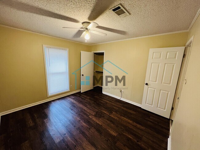Building Photo - 229 Hillside Cir
