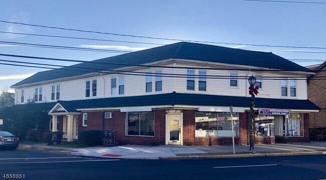 Building Photo - 310 Crann St