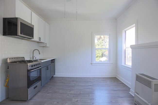 1BR/1BA - 406 S Coronado St