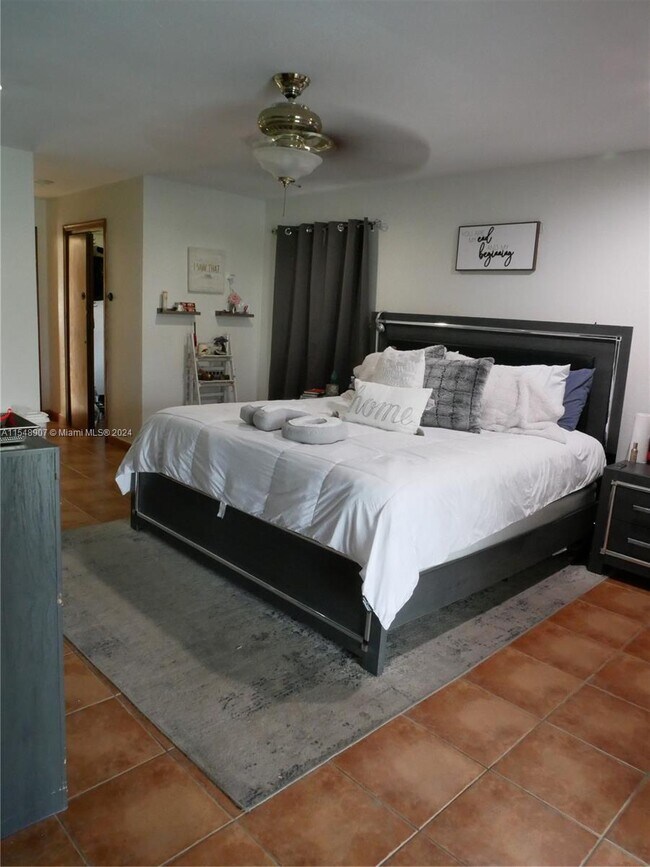 Foto del edificio - 1060 NW 110th Ln