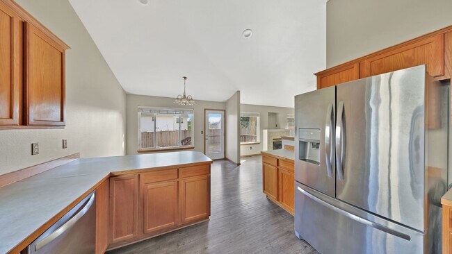 Foto del edificio - 1061 NW Redwing Dr