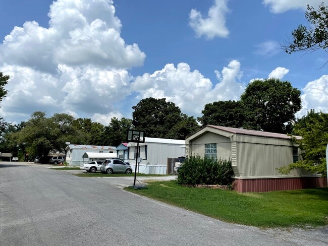 Building Photo - W-7 MHP #18