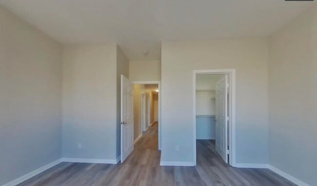 Building Photo - Ready Now!!!