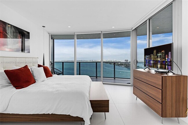 Foto del edificio - 488 NE 18th St