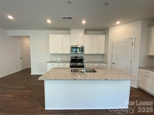 Foto del edificio - 14057 Lake Home Ln