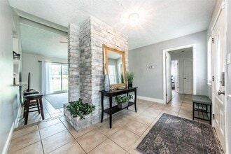 Building Photo - 405 Avondale Ln