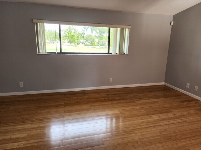 Master bedroom - 227 Old Meadow Way