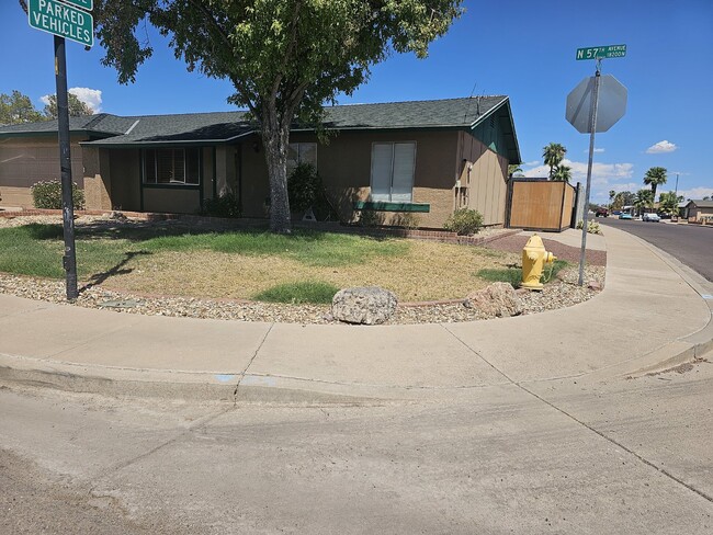 Building Photo - This Charming Home Awaits You!