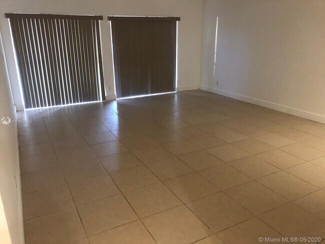 Foto del edificio - 18111 NW 68th Ave  H101 Hialeah Fl 33015
