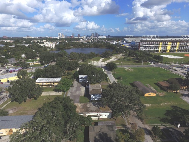 Building Photo - Tall Oaks Apartments