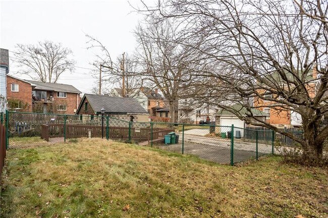 Building Photo - 115 1st St