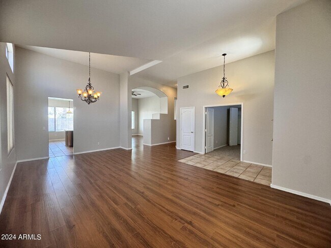 Building Photo - 1795 W Canary Way