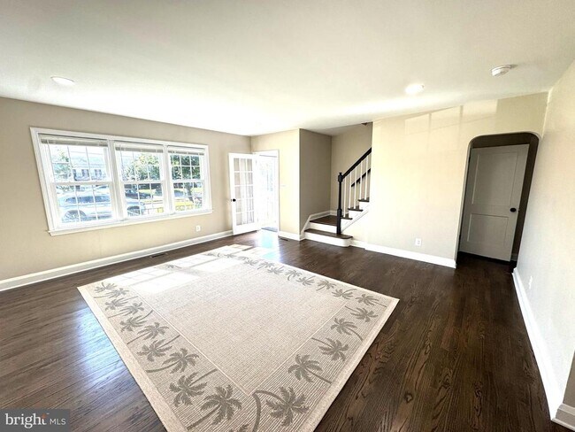 Foto del edificio - 8130 Loch Raven Blvd