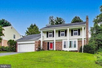 Building Photo - 8709 Sleepy Hollow Ln