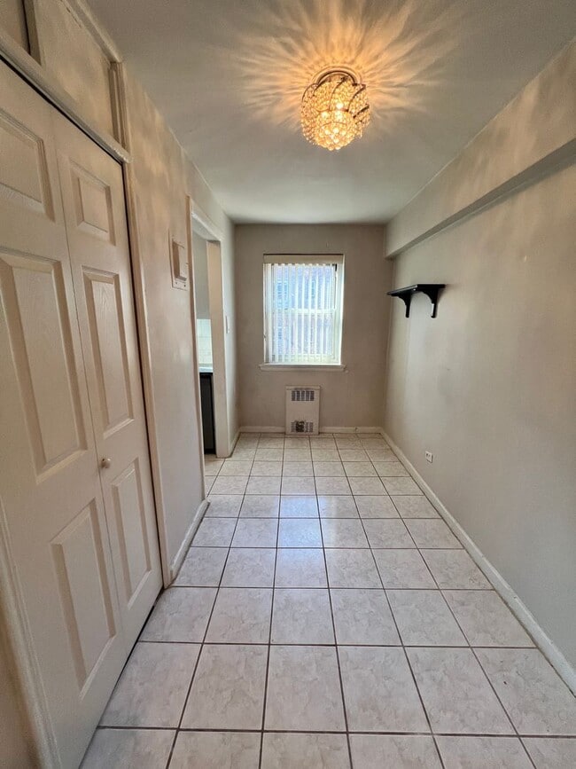 Building Photo - Great 2 Bedroom Apartment in Forest Hills