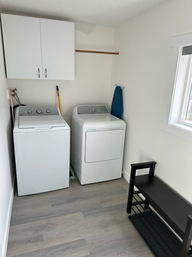 Photo du bâtiment - 1665-3001665 7 Ave