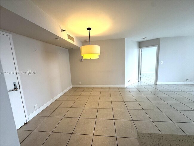 Building Photo - 3530 Mystic Pointe Dr