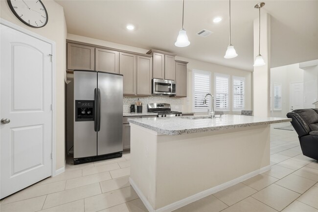 Building Photo - 7335 Hinsdale Dr