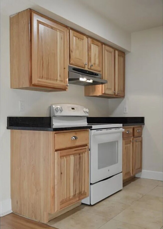 Foto del edificio - GREAT LOCATION 2 Bed 1 Bath Condo in Louis...