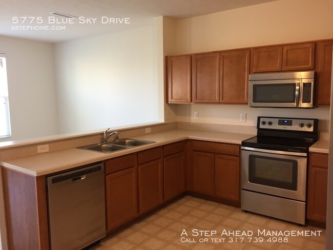 Building Photo - 5775 Blue Sky Dr