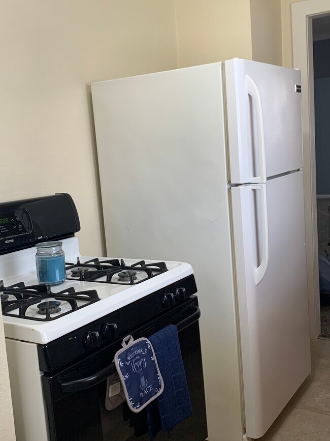 Foto del edificio - Three bedroom single family home, 1614 Pri...
