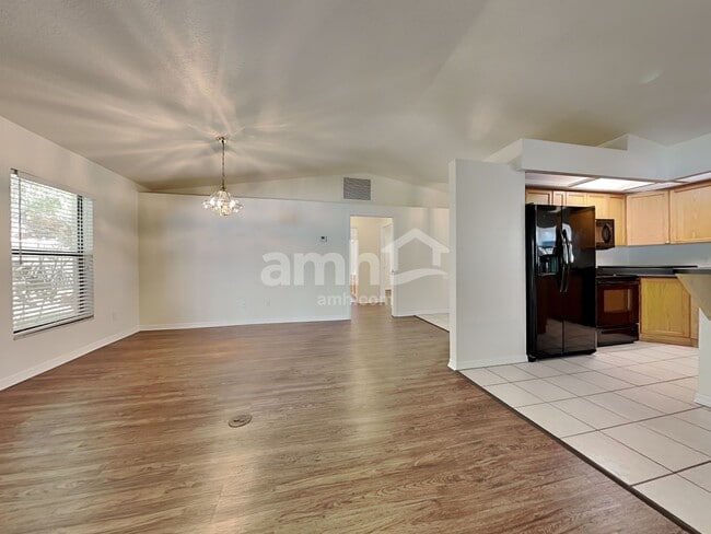 Foto del edificio - 234 Bryan Oak Ave