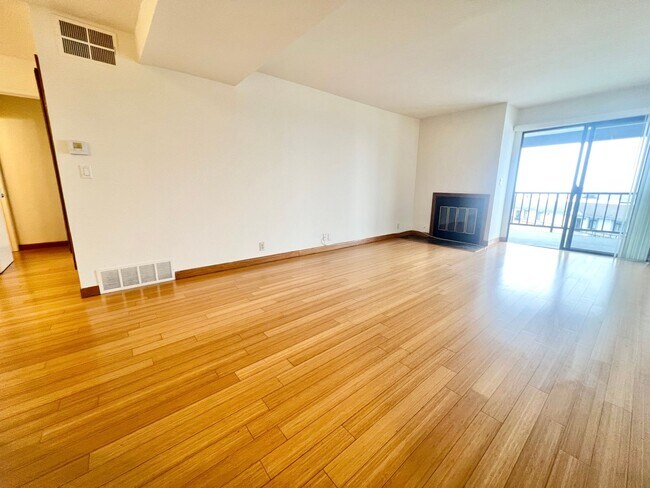 Foto del edificio - Roomy Signal Hill condo in Hillside Pines ...