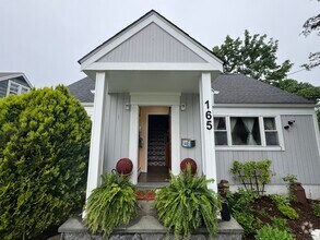 Building Photo - 165 Greenfield Dr