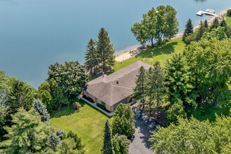 Building Photo - 2720 N Bayview Ln