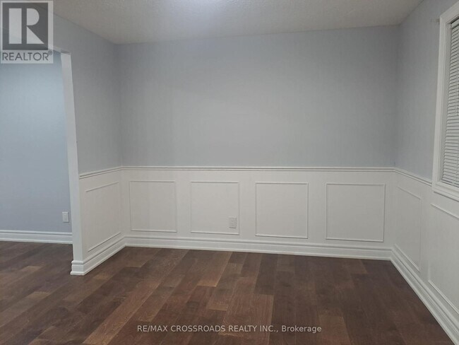 Building Photo - 185 Appalachian Crescent