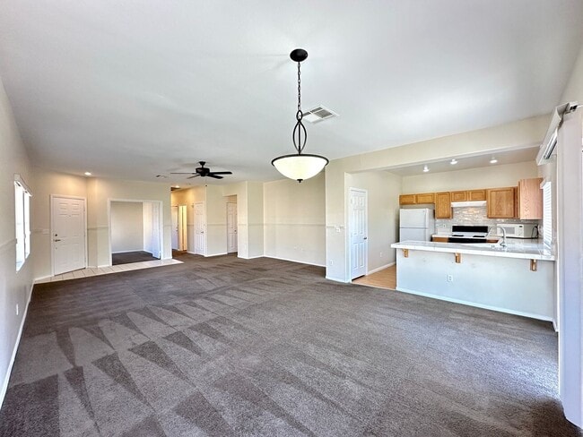 Building Photo - Summerlin