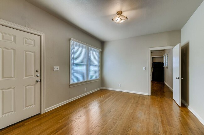 Foto del edificio - Minutes From Woodlawn Lake