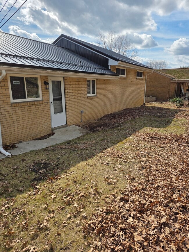 Building Photo - 5052 Azalea Dr