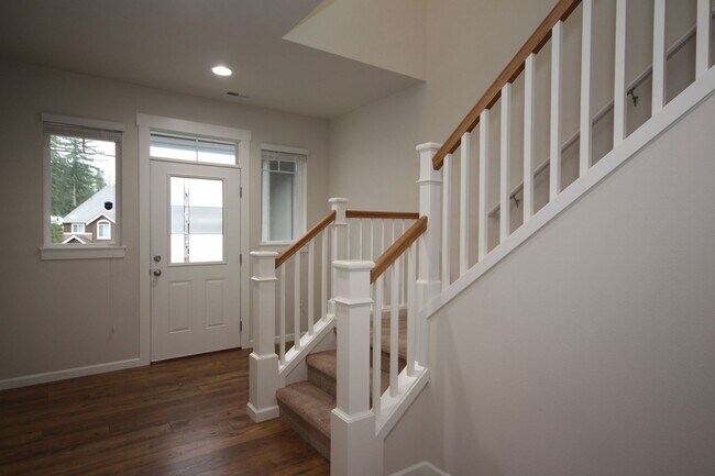 Building Photo - Gorgeous Maple Valley Home!