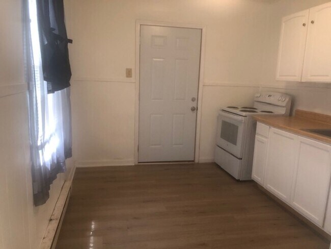 Building Photo - One Bedroom One Bathroom Home in St. Albans