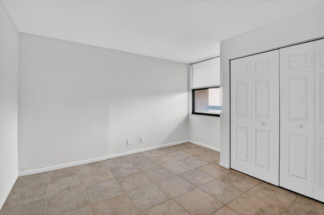 Building Photo - 2255 Lindell Blvd