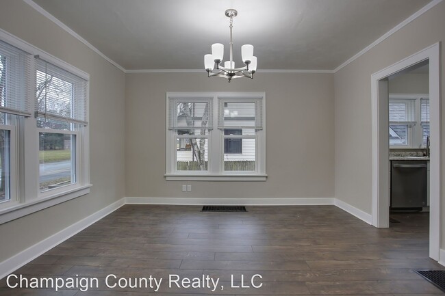 Building Photo - 3 br, 1 bath House - 202 W. Florida Ave.