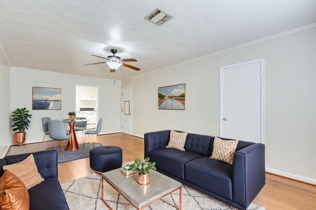 Building Photo - 406 Silkwood St