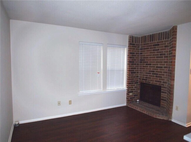 Building Photo - 5608 Cougar Dr