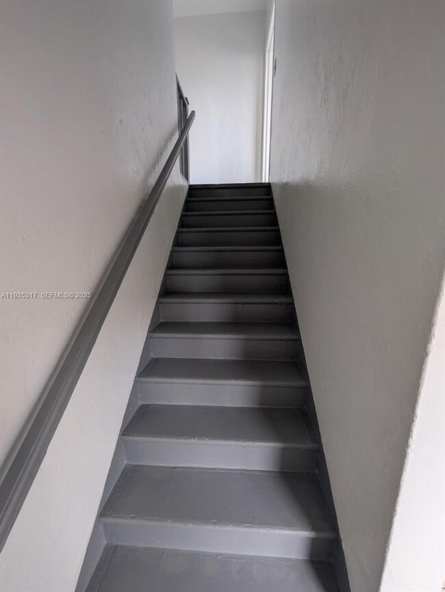 Building Photo - 888 SW 6th St