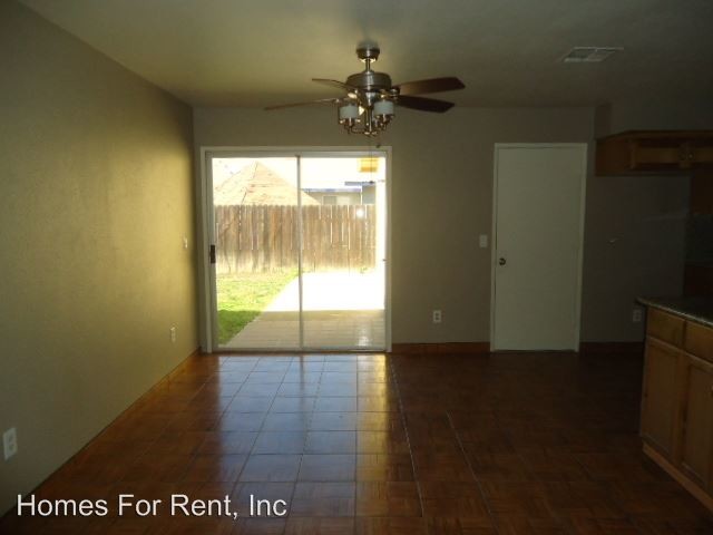 Foto del edificio - 561 Balmayne Way