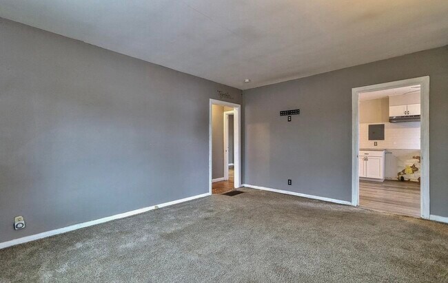 Foto del edificio - House For Rent