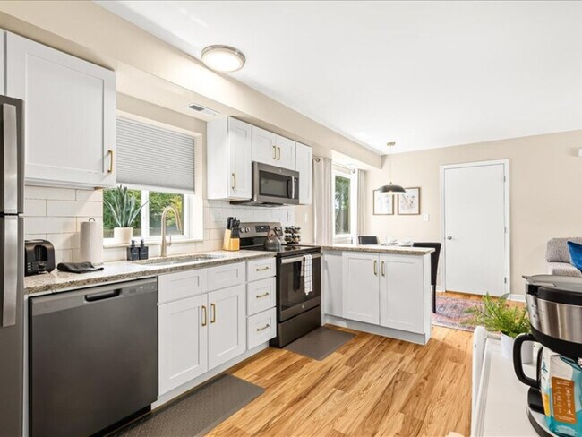 Foto del edificio - 18459 Sharon Ln