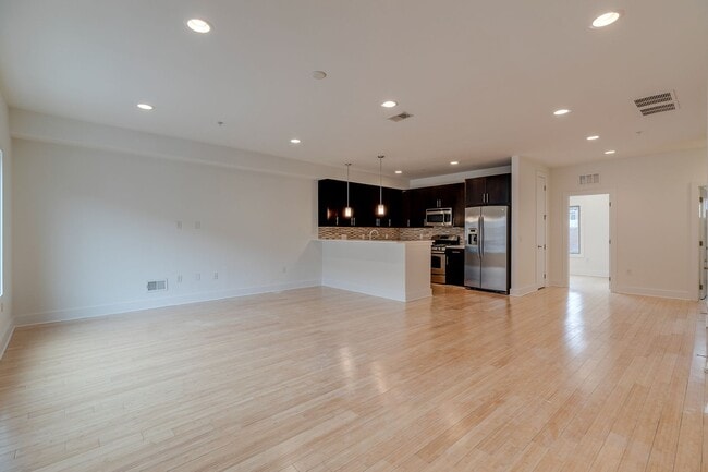 Building Photo - Northern Liberties Townhome with Parking Included