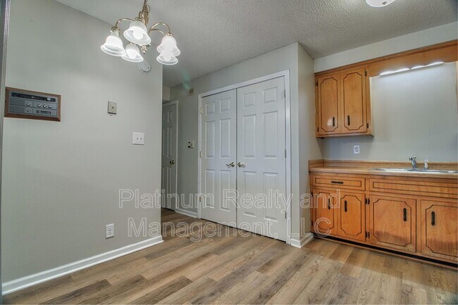 Foto del edificio - 3053 Woody Ln