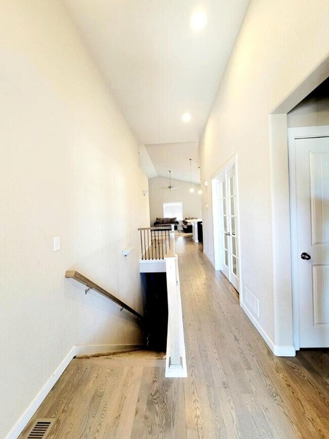Foto del edificio - 1630 Little Overlook St