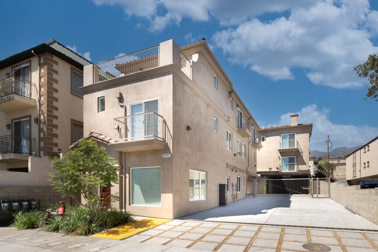 2339 Mira Vista Ave, Montrose, CA 91020 Townhome Rentals in Montrose