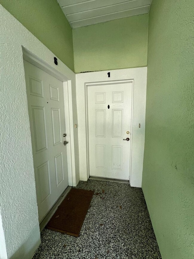 Building Photo - Spacious 3 bedroom condo located in a gated community off of Beach Boulevard